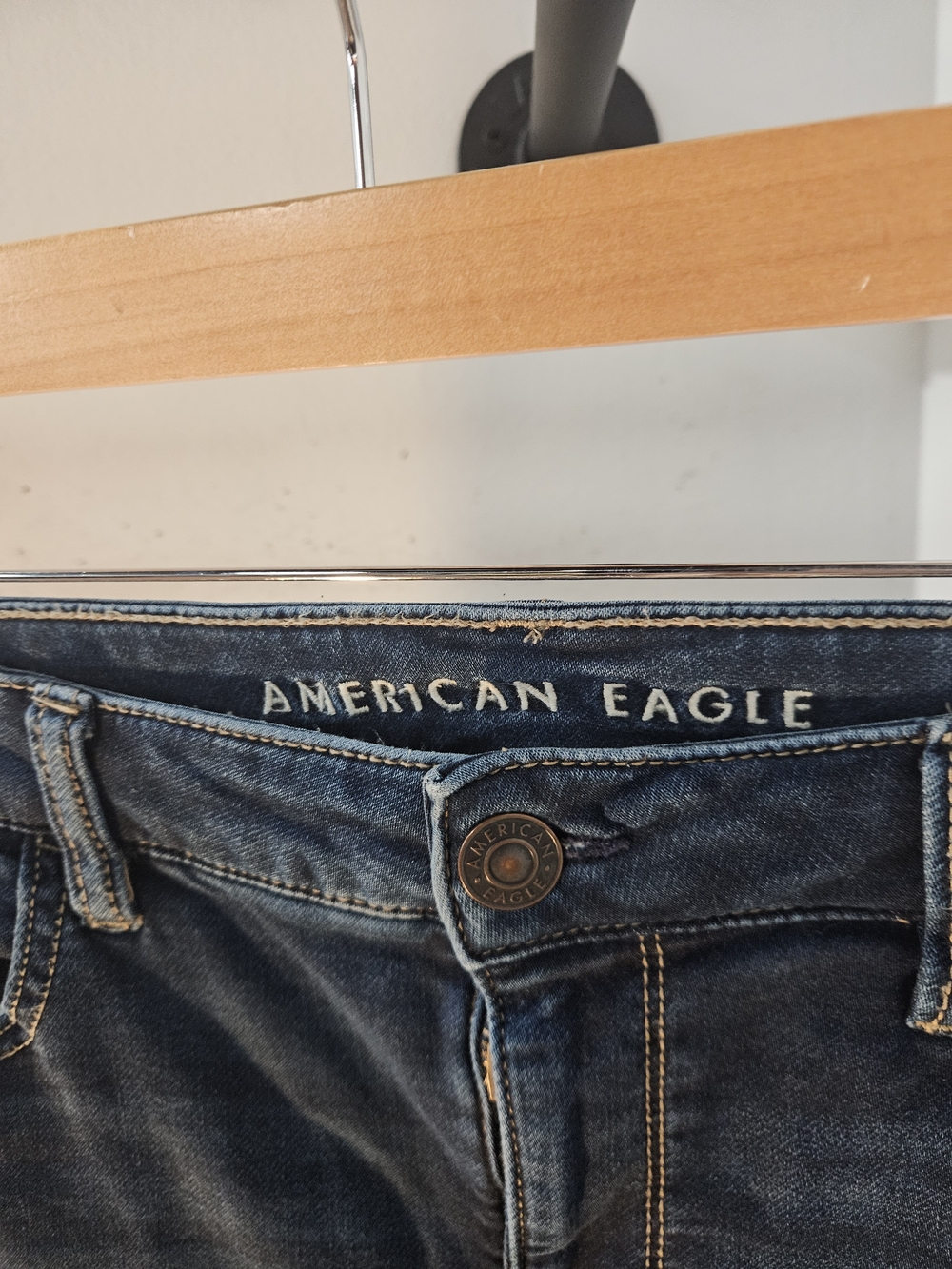 American Eagle Hi-Rise Jegging Jeans - Picture 4 of 8